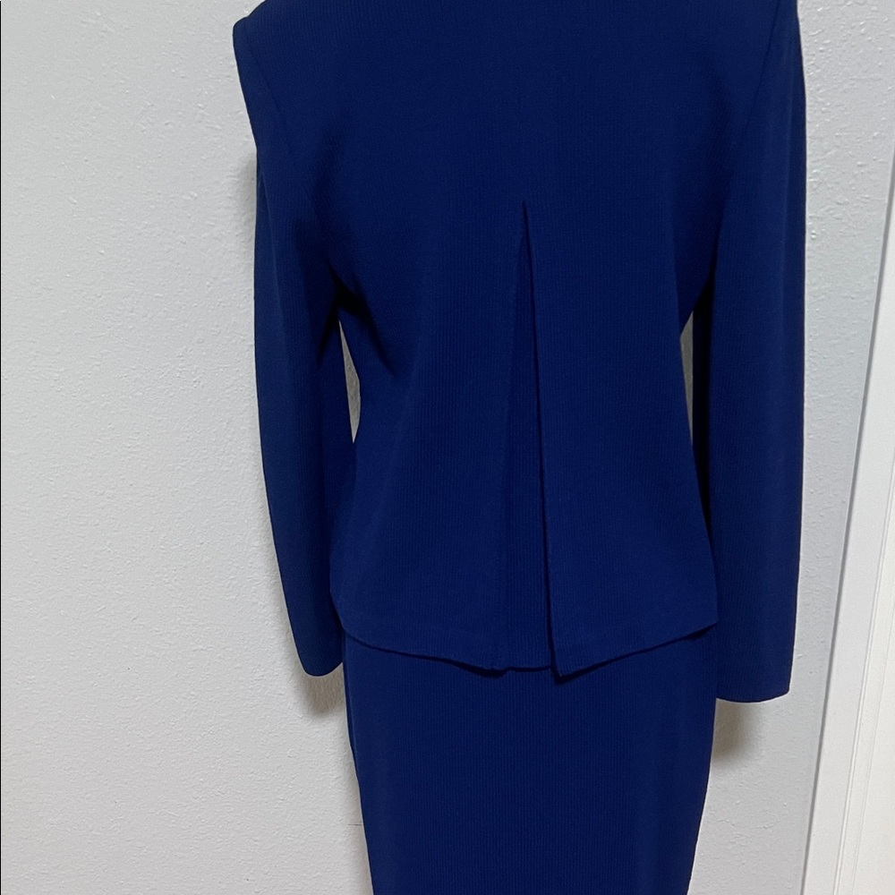 St. John Collection Vivid Blue Knit Suit – Skirt & Jacket - Picture 4 of 9